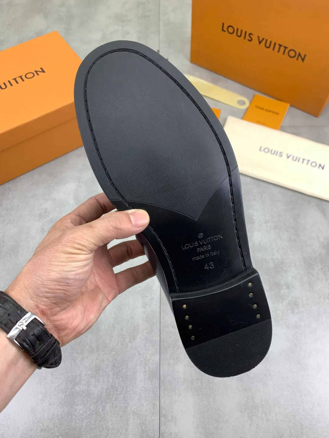 Men's men's shoes 💰P542 New style 💶[LOUIS VUITTON] Water-dyed Niuli Original order New style 🍀LV Louis Vuitton *——Top version of LV classic leather shoes! Made of imported original calfskin, original leather side strips and wear-resistant high-end rubber outsole! High quality products! Color: 3️⃣optional Size: 38-44 (45 customized)